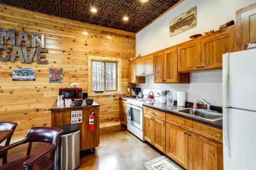 Pet-Friendly Cabin Retreat Walk to Lake Pepin! in Lake City (MN)