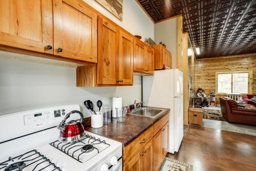 Pet-Friendly Cabin Retreat Walk to Lake Pepin! in Lake City (MN)