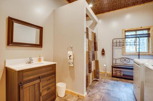 Pet-Friendly Cabin Retreat Walk to Lake Pepin! in Lake City (MN)