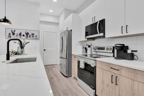 Удобства, Perfect Dallas Oasis l Pet Friendly l Big Backyard in Аэропорт Лав Филд