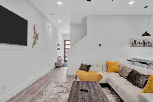 Удобства, Perfect Dallas Oasis l Pet Friendly l Big Backyard in Аэропорт Лав Филд