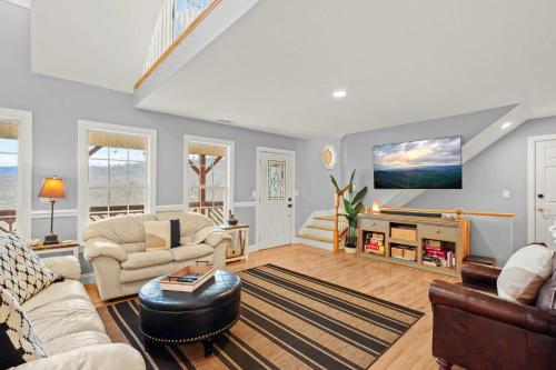 Seven Devils Hideaway with View Near Sugar Mountain! in Seven Devils, USA