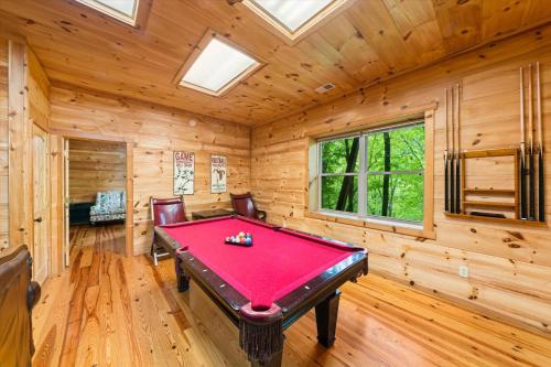 Keatons Wild Animal Cabin in Pigeon Forge, USA