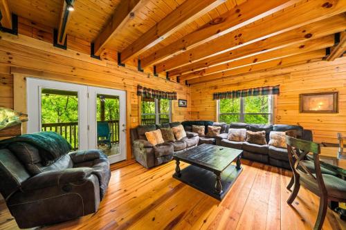 Keatons Wild Animal Cabin in Pigeon Forge, USA
