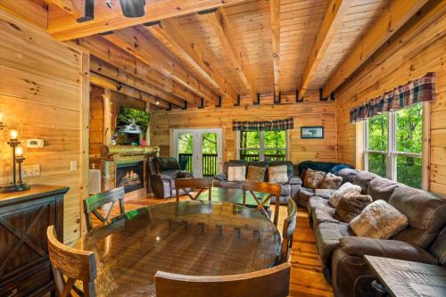 Keatons Wild Animal Cabin in Pigeon Forge, USA