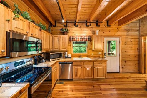 Keatons Wild Animal Cabin in Pigeon Forge, USA