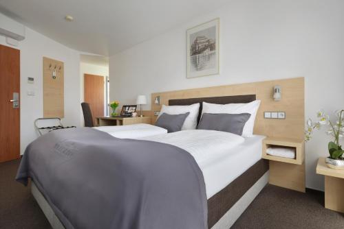 Prague Season Hotel - image 4