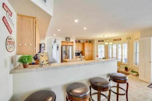 Pool, Patio and Hot Tub Surprise Home Near Golfing!, Surprise (foto 7)