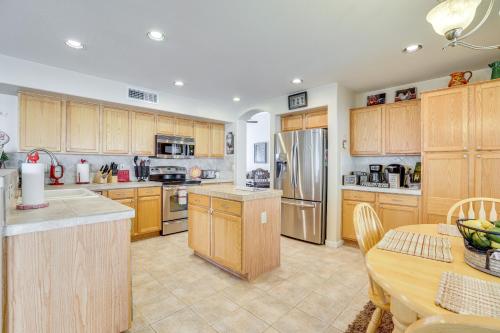 Pool, Patio and Hot Tub Surprise Home Near Golfing!, Surprise (foto 10)