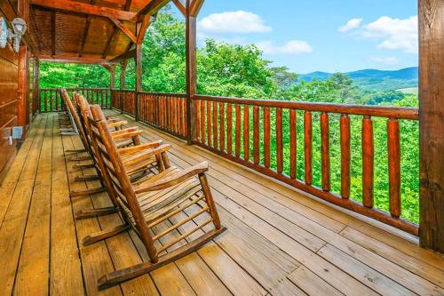 The Overlook 4BR Mountain Retreat in Pigeon Forge, USA