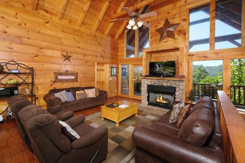 The Overlook 4BR Mountain Retreat in Pigeon Forge, USA