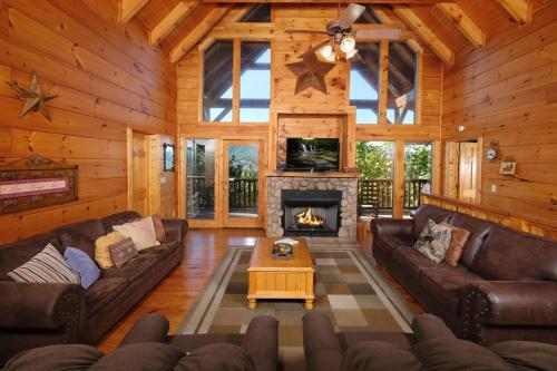The Overlook 4BR Mountain Retreat in Pigeon Forge, USA