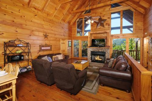The Overlook 4BR Mountain Retreat in Pigeon Forge, USA