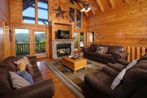 The Overlook 4BR Mountain Retreat in Pigeon Forge, USA