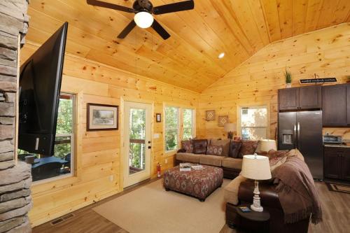 The Sporting Place 2BR Pigeon Forge Haven in Sevierville, USA