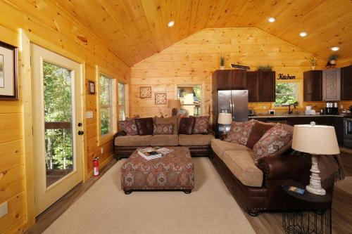 The Sporting Place 2BR Pigeon Forge Haven in Sevierville, USA