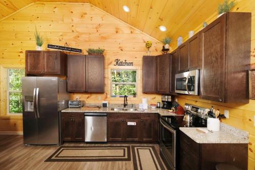 The Sporting Place 2BR Pigeon Forge Haven in Sevierville, USA