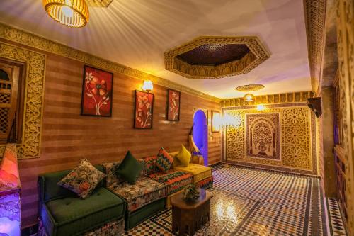 room detail thumbnail 2
