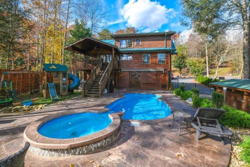 Pitter Patter Swimming Pool HT Near Dtown in Gatlinburg, USA