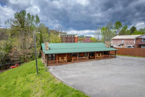 Grand Getaway Lodge Where Big Escapes Begin - image 8