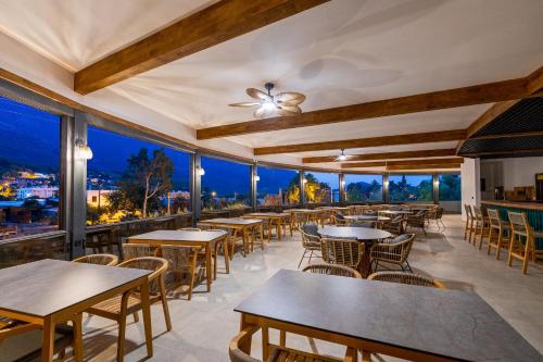 餐廳, Rota Kilidonia Karaöz Suites&Villas (Rota Kilidonia Karaoz Suites&Villas) in 阿德拉桑