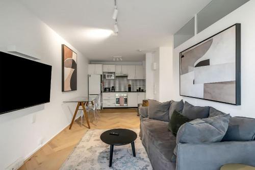 City to Sea - Bondi Beach Getaway and Rooftop Pool - image 6