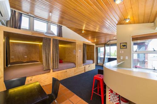 4 Bed Mixed Pod with kitchenette and Deck - Queen Pod