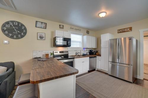 Galveston Cottage Walk to Beach and Pleasure Pier! in Galveston, USA