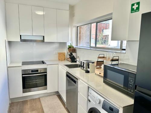 Apartment in Bondi Beach-StayBay near Doughboy Pizza North Bondi
