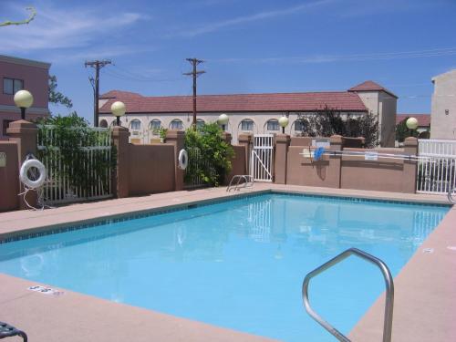 Hawthorn Suites by Wyndham Albuquerque - 수영장