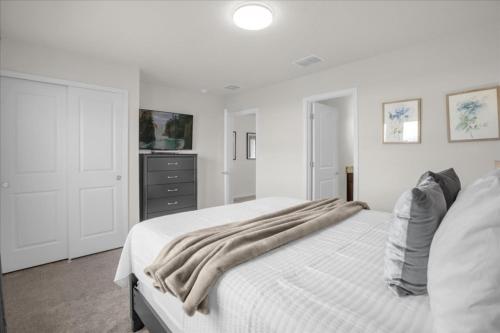 5 Bedrooms- 4 Bathrooms- Windsor Cay 1289 Er