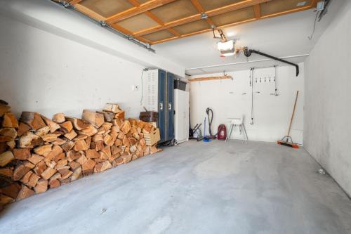 Three-Bedroom Townhouse image 2