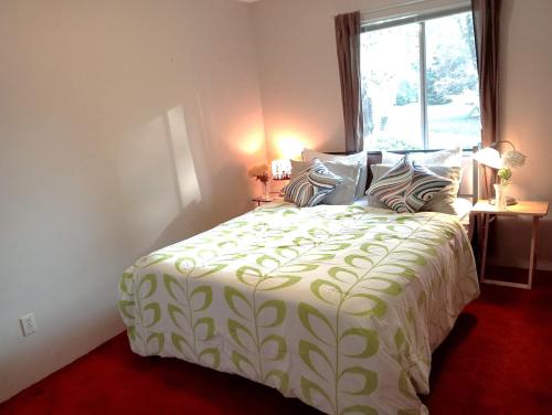 Romantic & Cosy Room - Minutes From Langley Downtown in Langley, Canada