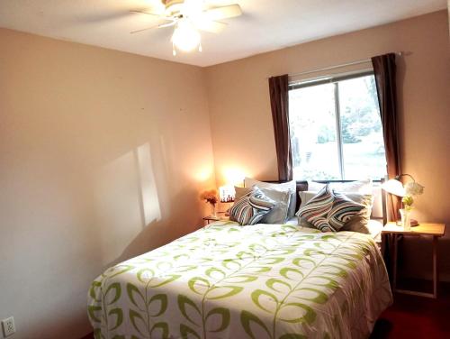 Romantic & Cosy Room - Minutes From Langley Downtown in Langley, Canada