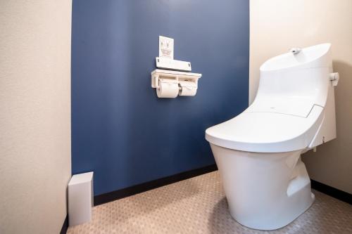 Standard Double Room image 6