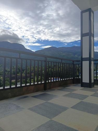 Balkons/terase, Bro Code Marayoor A Premium Family Friendly Retreat with Panoramic Mountain Views in Marajura