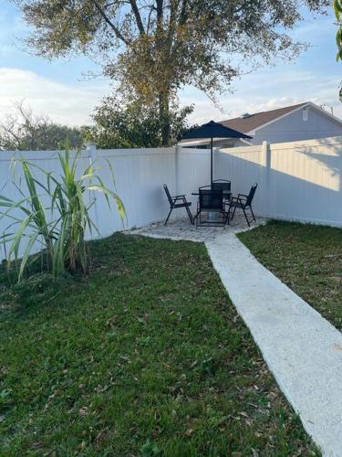 Contemporary Studio W Full kitchen near Universal in Orlando, USA
