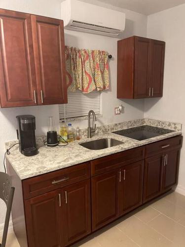 Contemporary Studio W Full kitchen near Universal in Orlando, USA