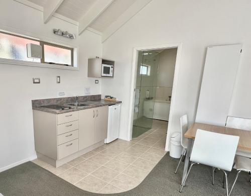 廚房, 奧利芙汽車旅館 (The Olive Motel) in 科羅曼德