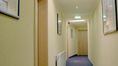 City Hotel Hilden - image 9