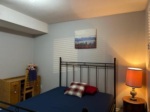 Surrey Home Stay Near King George- Minutes from KPU in Alluvia, Canada