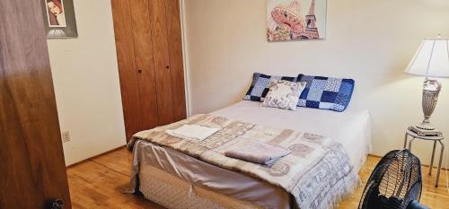 Romantic Stay at Perfect Location- 30 mins To Airport, Langley, Downtown in Guildford, Canada