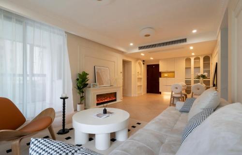 Eastern Hub - Bund Branch Xintiandi and People's Square 3-Bedroom Apartment in Huangpu beautiful Garden, Shanghai (photo 10)