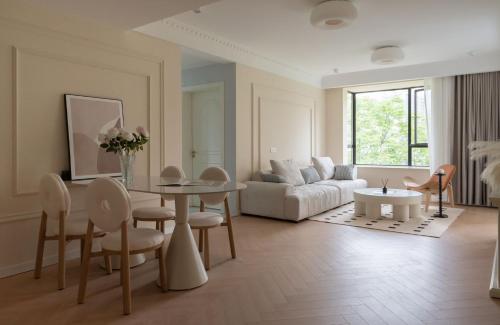 Eastern Hub - Bund Branch Xintiandi and People's Square 3-Bedroom Apartment in Huangpu beautiful Garden, Shanghái