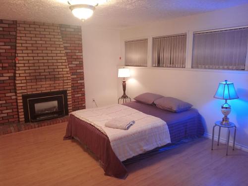 Guildford Bungalow Near Downtown - 5 Min to Coquitlam in Surrey, Canada