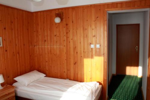 2 twin beds