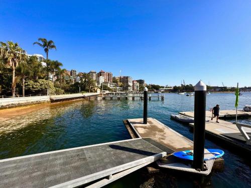Apmnt With Parking Balcony Pool & Harbour Views - image 8
