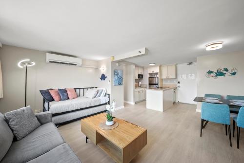Amazing View Waikiki Beach 28th Floor 1BR Family and Group Condo — other in 445 Seaside Avenue, Honolulu United States, HI 96815