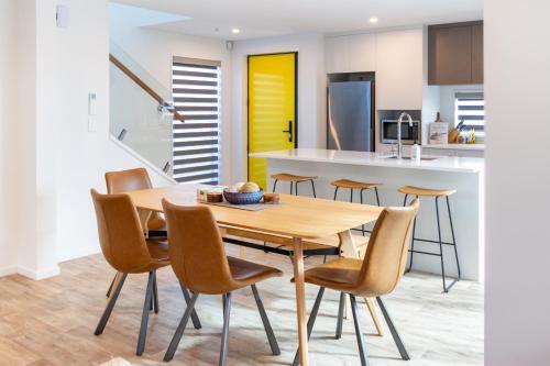 Entrance, Spacious Stay near Avon River with Carpark in Shirley