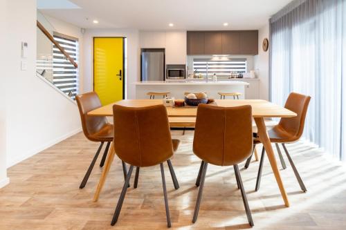 Entrance, Spacious Stay near Avon River with Carpark in Shirley